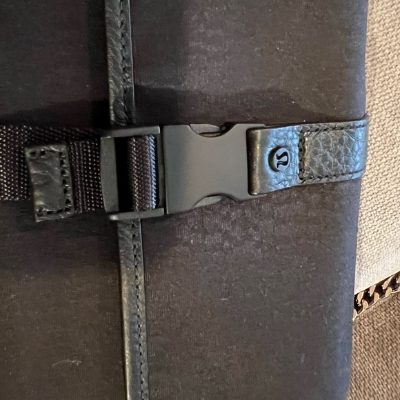Lululeman Large Travel Clutch - Picture 8 of 16
